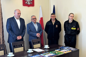  (photo)
