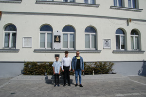  (photo)