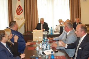  (photo)